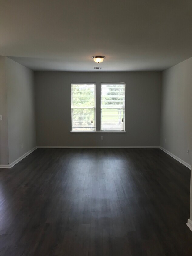 Building Photo - 47629 Cathy Ln