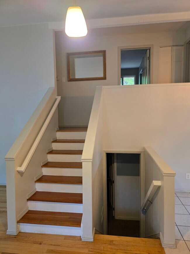 Building Photo - 13100 Julian Ct