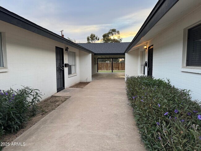 Foto del edificio - 7130 N 54th Ave