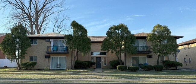 Building Photo - Spacious 1 Bed 1 Bath in the heart of Speedway!