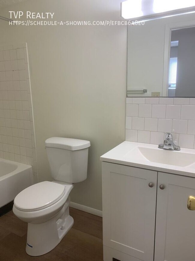 Foto del edificio - 136 Fox Hill Ln