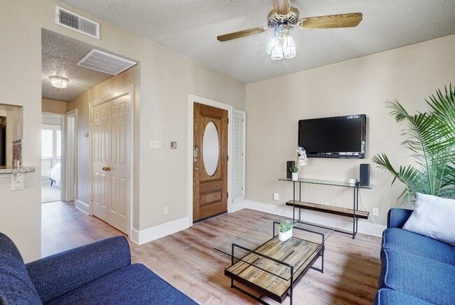 Foto del edificio - K2205 - Benchmark #204