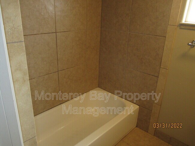 Building Photo - 211 Forest Ave
