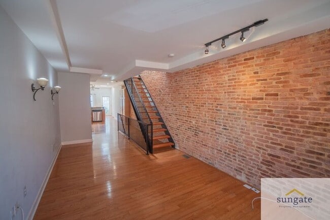 Building Photo - 11 N Streeper St