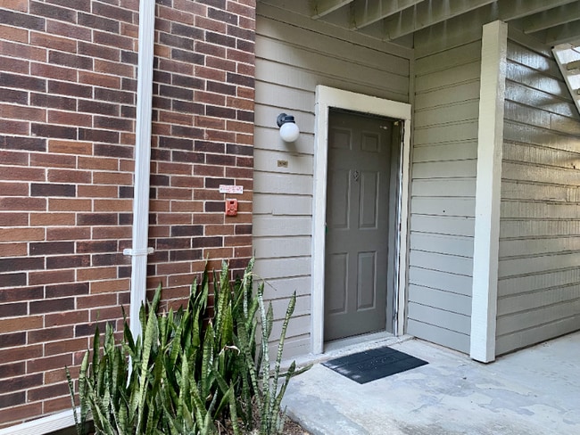 Photo - 1400 Gandy Blvd N Apartment