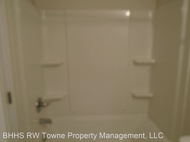 Building Photo - 3 br, 2.5 bath House - 2044 Petersen Way