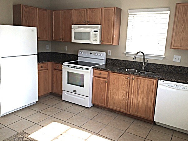 Foto del edificio - 208 Julian Pond Ln