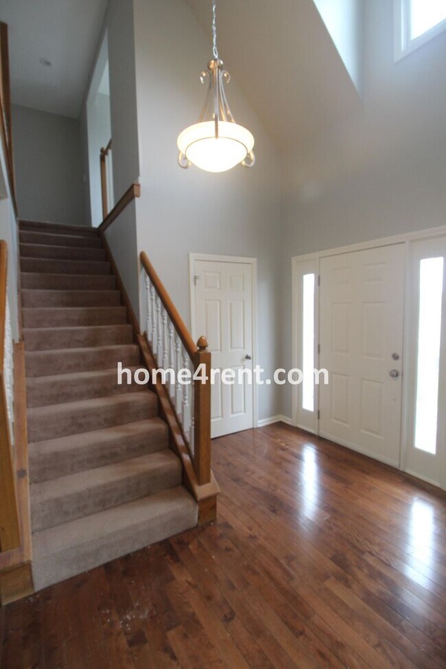 Foto del edificio - Gorgeous Lake Home w/ Beautiful Walking Tr...