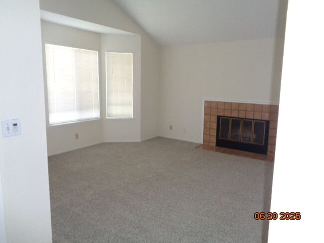 Building Photo - 272 Newport Cir
