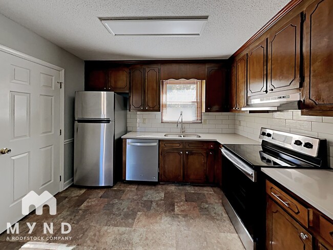 Building Photo - 1213 Shakentown St