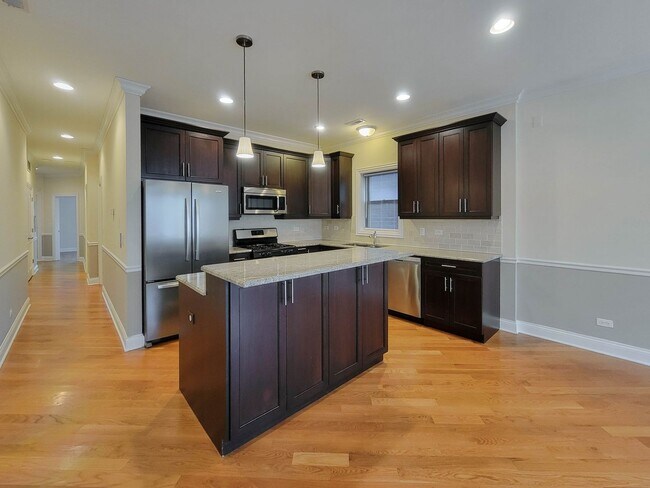 Foto del edificio - 3230 N Kenmore Ave