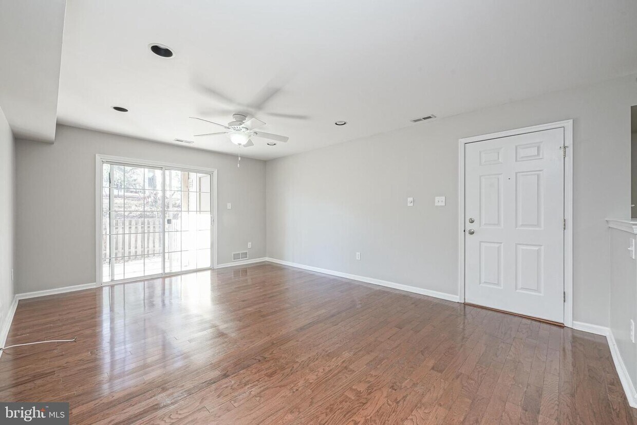 1382 Tristram Cir, Mantua Township, NJ 08051 Townhome Rentals in