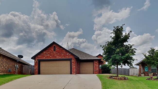Building Photo - Very Nice 3 Bedroom 2 Bath Home in Yukon Schools