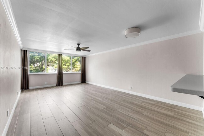 Foto del edificio - 9001 SW 77th Ave