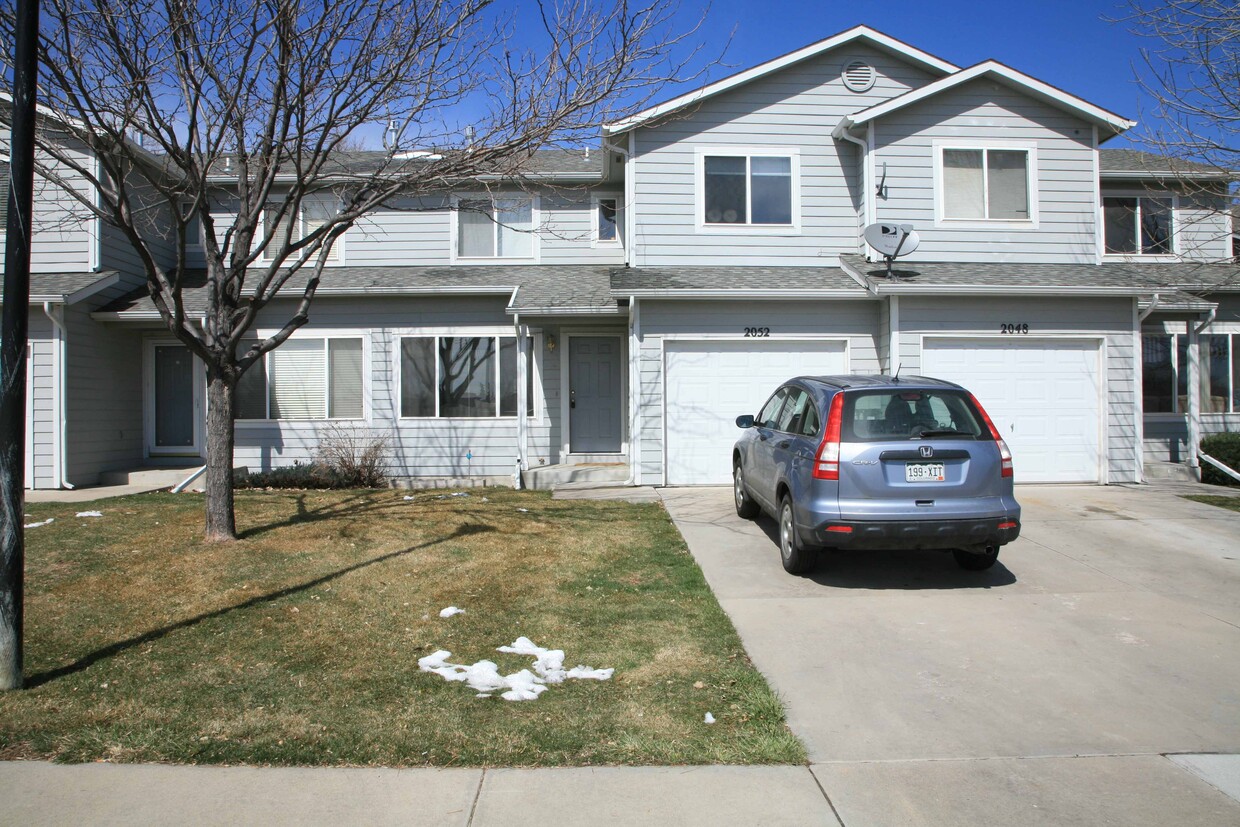 Front of Townhouse - 2052 Glenmoor Dr