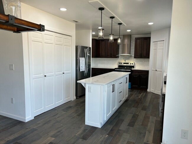 Building Photo - 110 Bison Ln