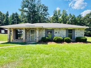 Building Photo - 731 St Martins Dr