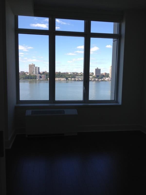 Foto del edificio - 60 Riverside Dr