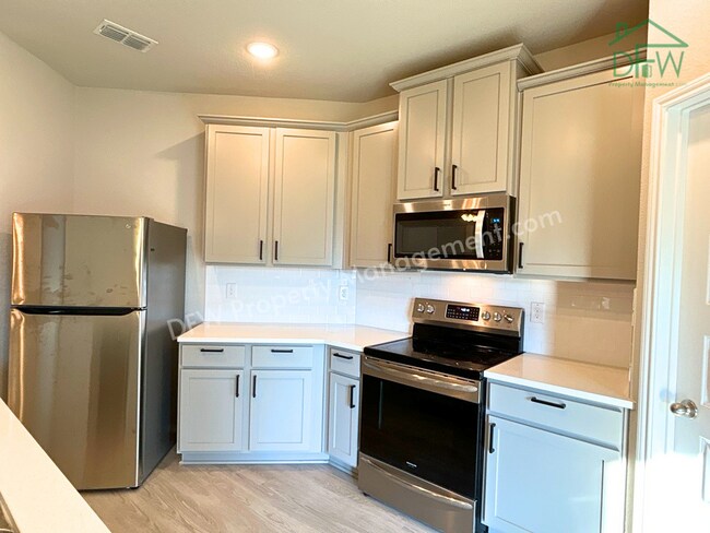 Foto del edificio - Charming 3-Bedroom Home with Spacious Backyard in Providence Village!