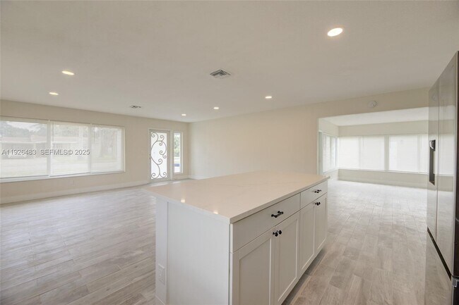 Foto del edificio - 610 N 31st Ct