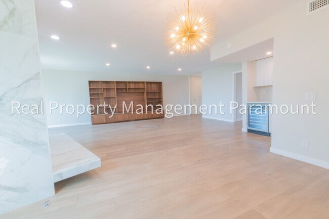 Foto del edificio - 8401 Fountain Ave