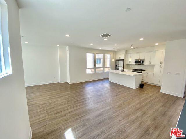 Foto del edificio - 10732 Bloomfield St