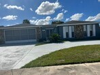 Foto principal - Beautiful 3 bedroom, 2 bath pool home in a...