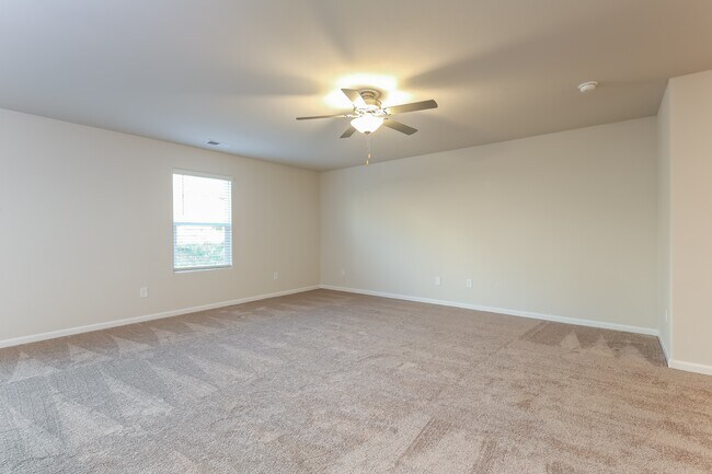 Building Photo - 2153 Southlea Dr