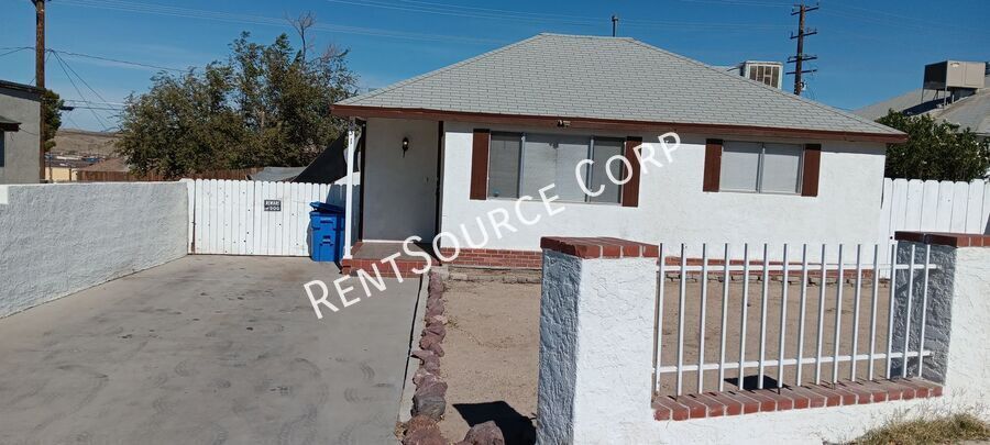 Foto principal - 3 Bedroom Home for Rent in Barstow