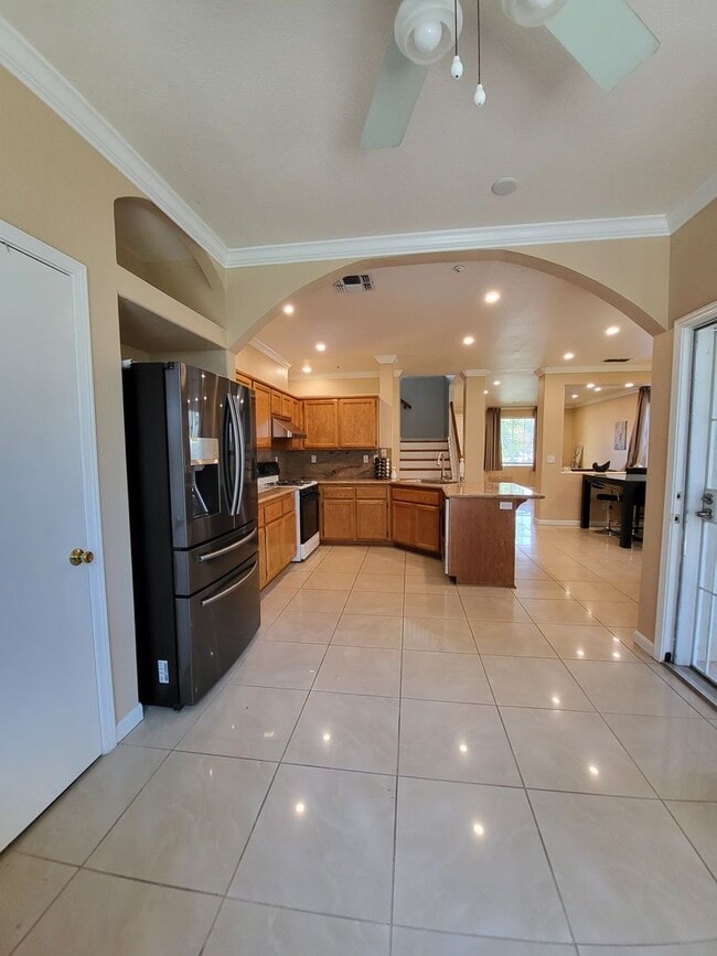 Building Photo - 920 Garcia Dr