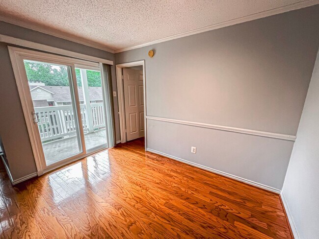 Foto del edificio - Charming 1 Bed 1 Bath Unit With Private Balcony In The Fountains At McLean - Water Included