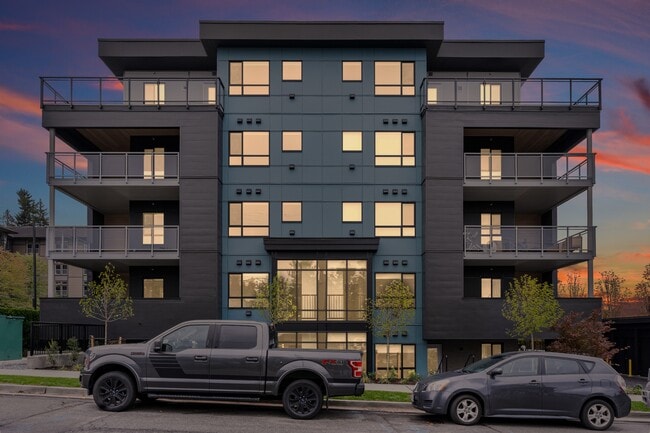 Building Photo - 33886-33886 Pine St