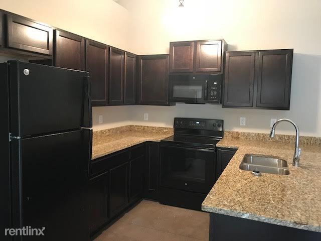 Foto del edificio - 3 br, 2 bath Apartment - 635 E. Mulvane
