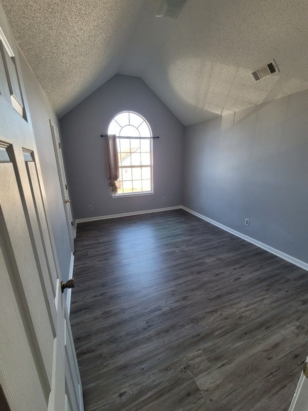 Building Photo - 3551 Creekview Dr