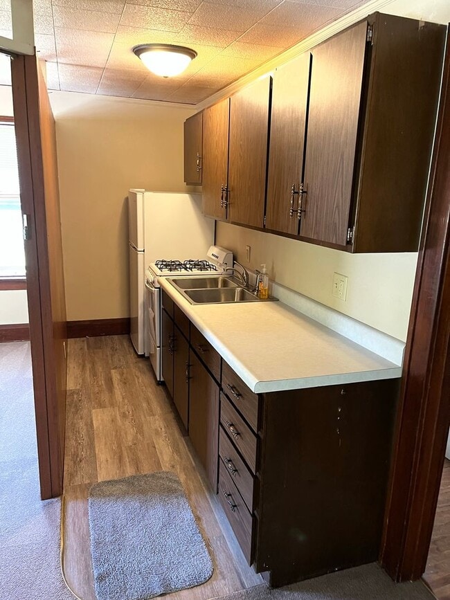 Building Photo - 2521 Iowa St
