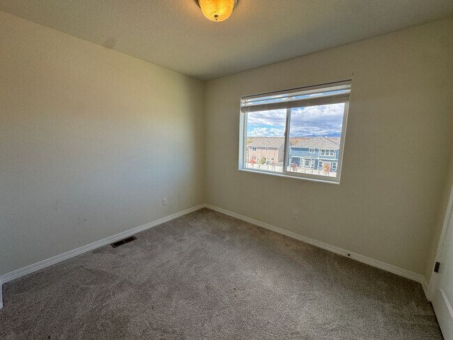 Foto del edificio - Stylish 3-Bedroom Home Near Military Bases, Shopping & More!