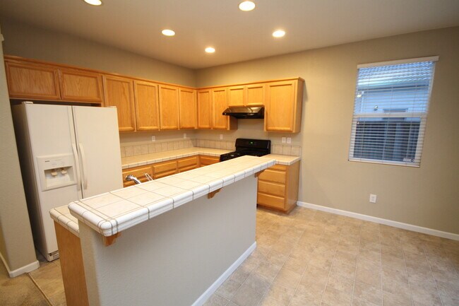 Foto del edificio - 4 Bed| 2.5 Bath | 2090 SF | Two Story | Tenant pays $175 monthly for WS&G