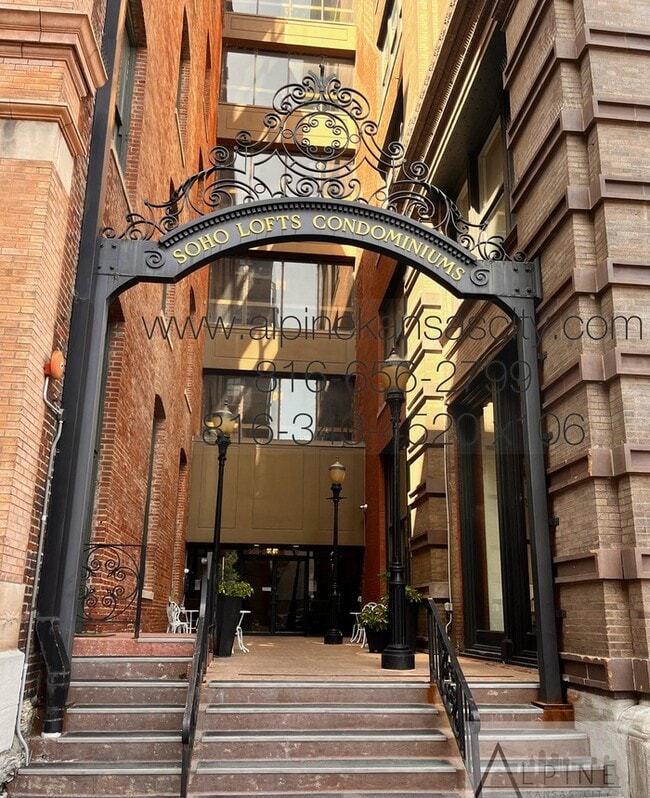 Building Photo - 308 W 8th St
