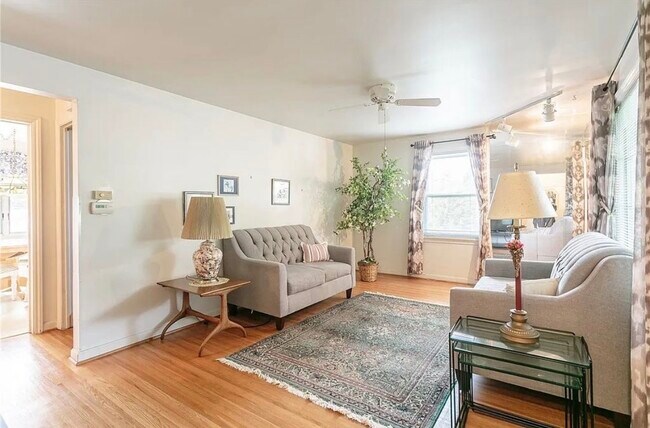 Foto del edificio - 26 Garden Dr