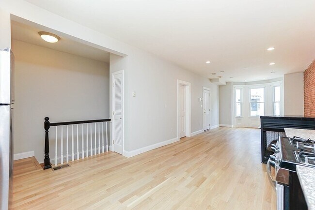 Foto del edificio - 665 E 5th St