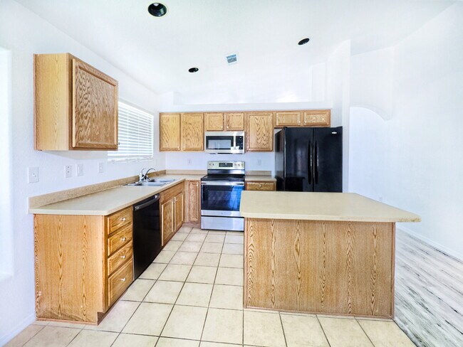 Foto del edificio - Nice, 1 Level, 4 Bedroom Home in Northern Meadows