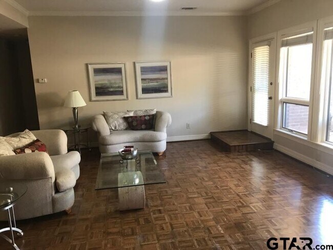 Foto del edificio - 502 Woodland Hills Dr