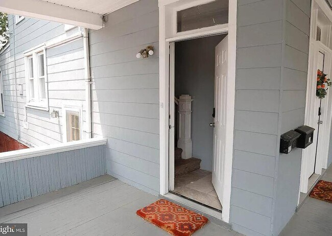 Foto del edificio - 3021 Glenmore Ave