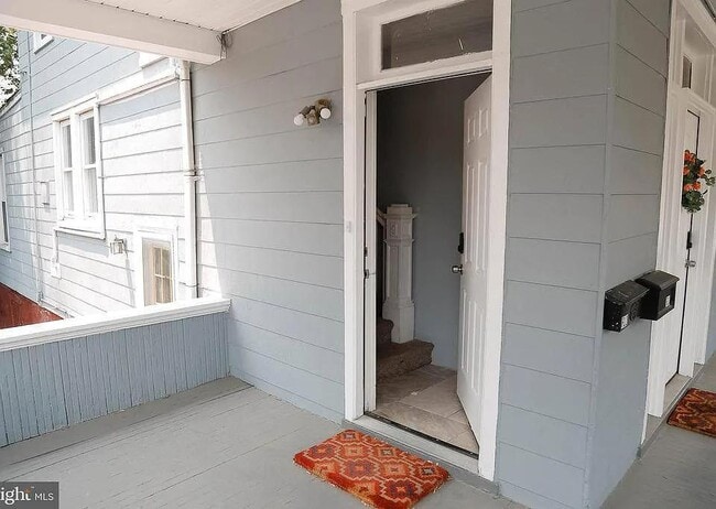 Photo - 3021 Glenmore Ave Apartment