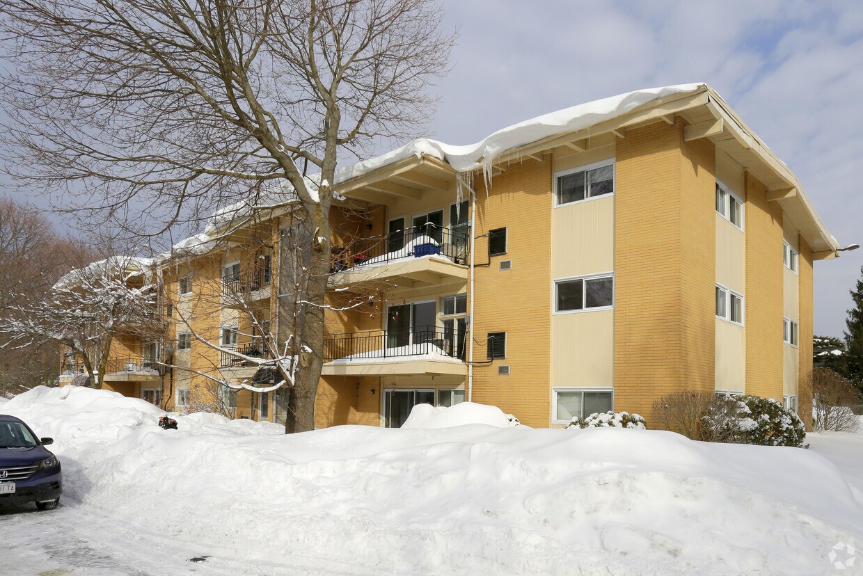 Justin Manor Apartments Stoughton, MA