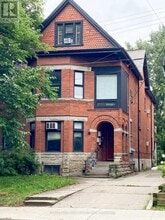 Building Photo - 72-72 Walmer Rd
