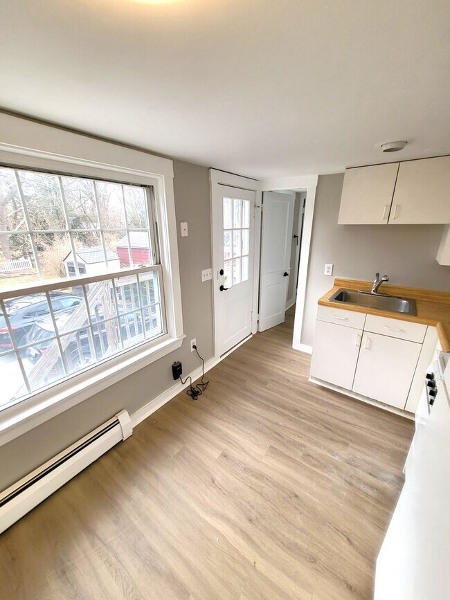 Foto del edificio - 2044 Cranston St
