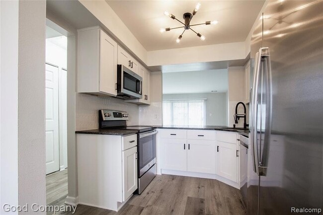 Building Photo - 850 N Main St