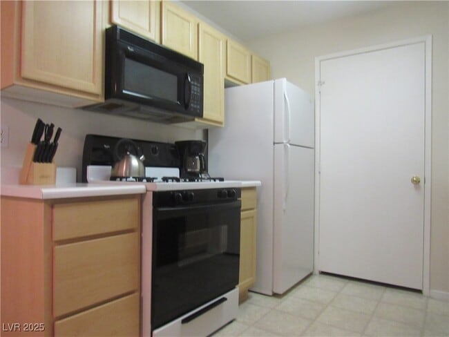 Foto del edificio - 950 Seven Hills Dr