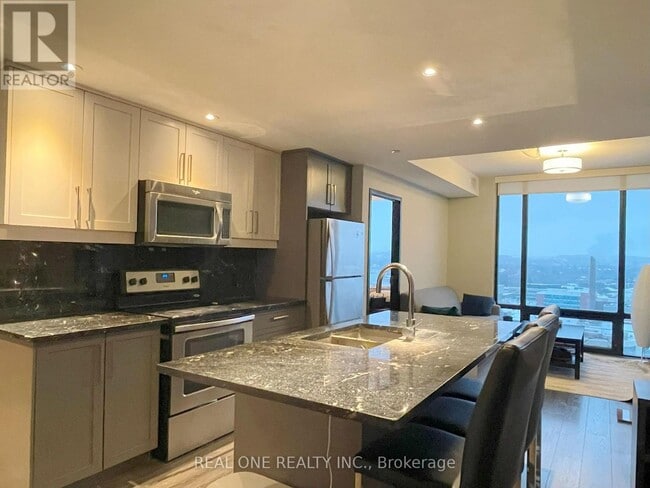 Building Photo - 330 Phillip St